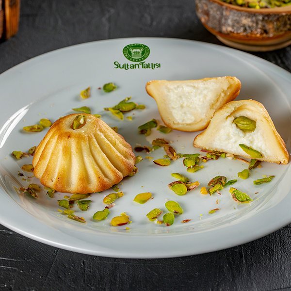 غريبة بالقشطة